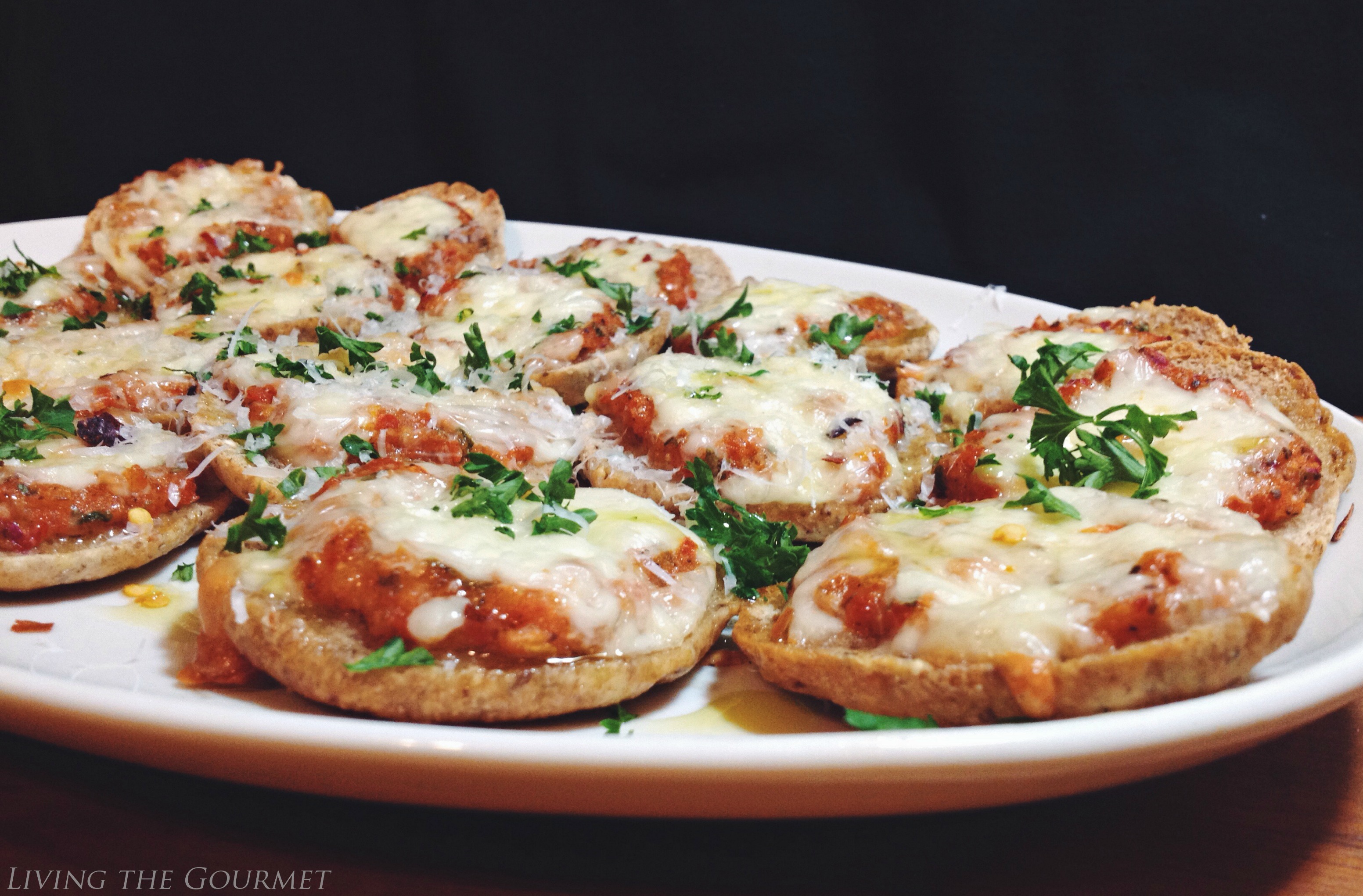 Living the Gourmet: Fresh Tomato Pizza Sliders