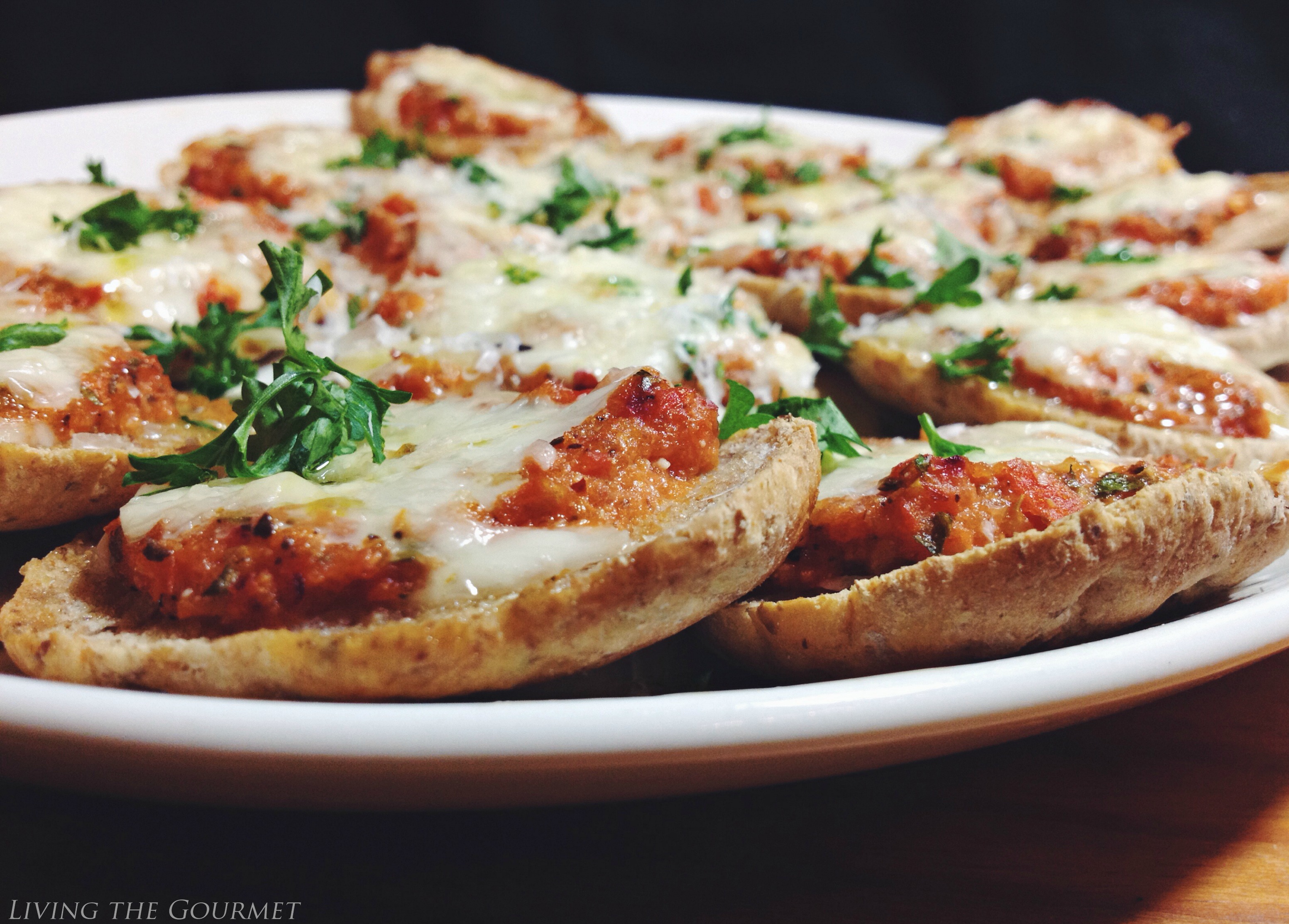 Living the Gourmet: Fresh Tomato Pizza Sliders