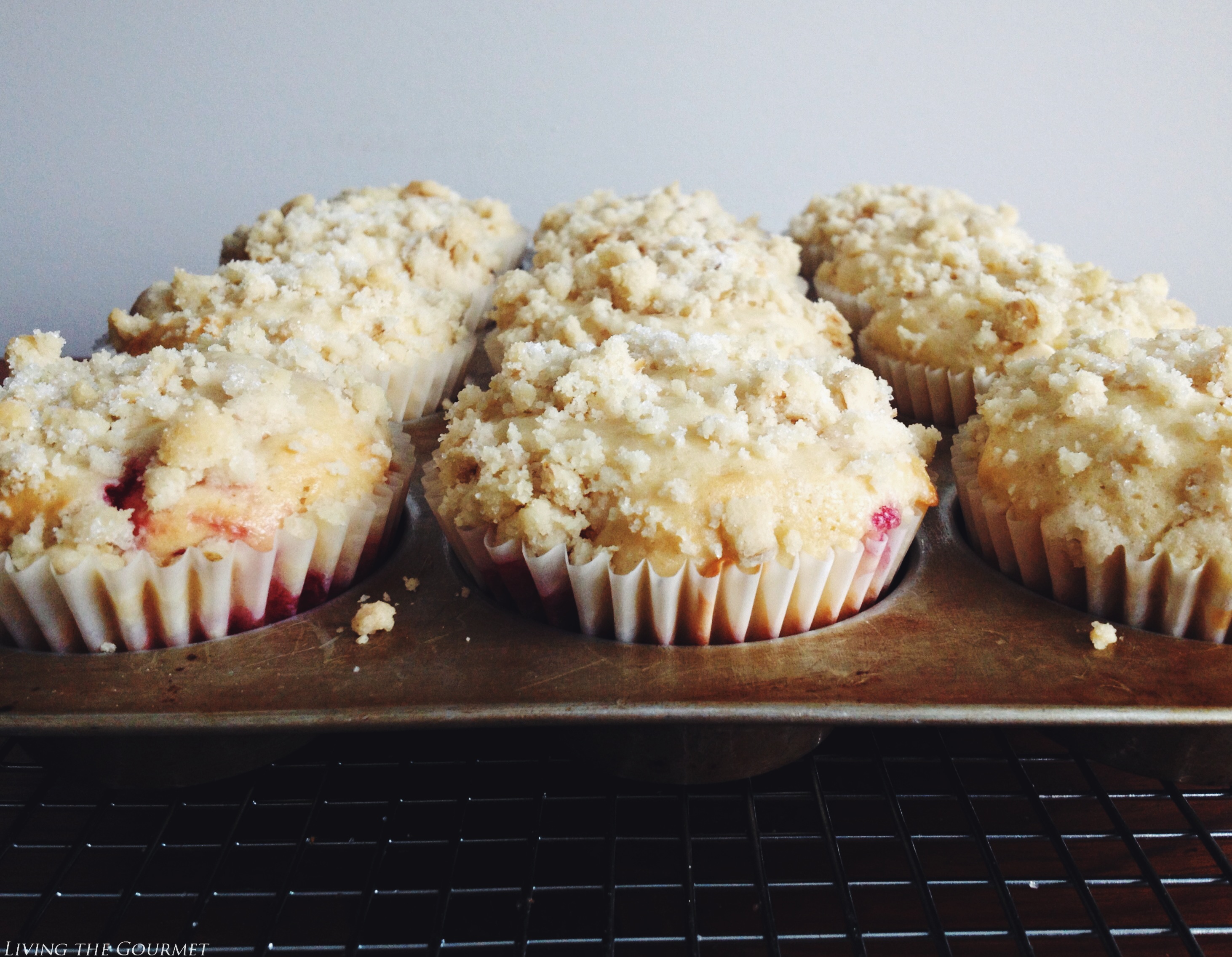 Living the Gourmet: White Chocolate & Strawberry Muffins 