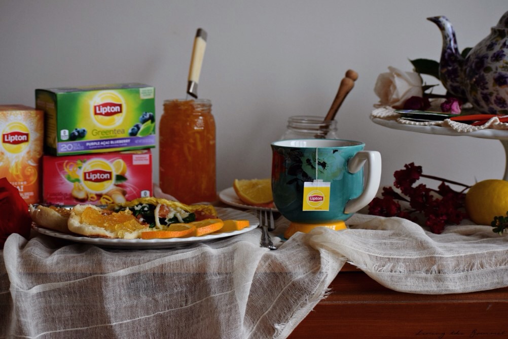 Living the Gourmet: Spinach, Tomato and Mozzarella Omelette | #LiptonTeaTime #Sponsored