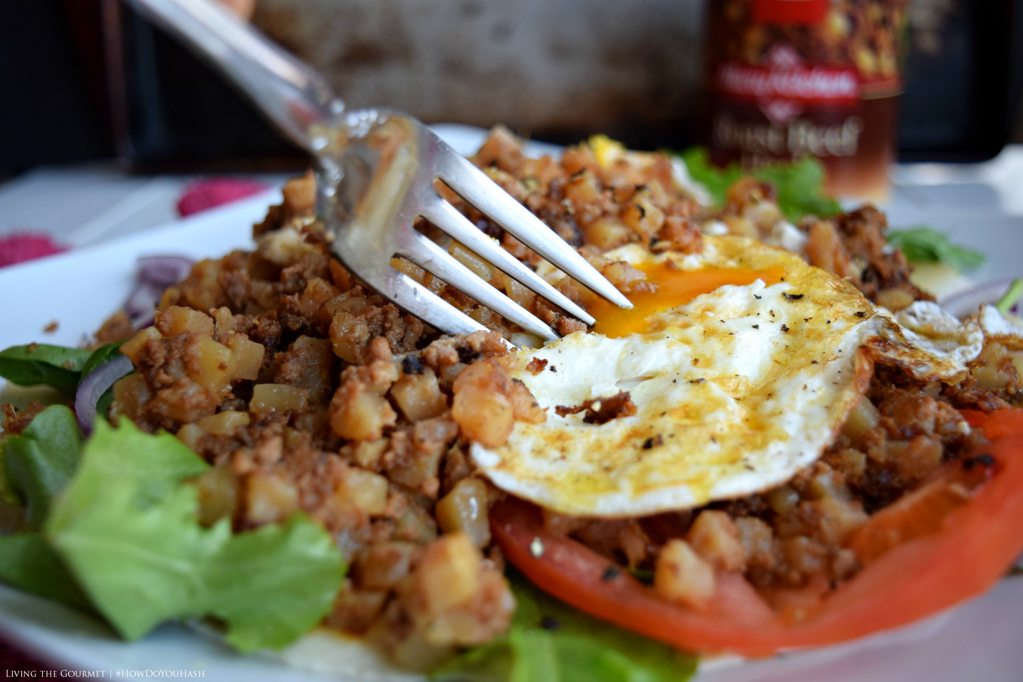 Living the Gourmet: Beef Hash and Eggs Wrap | #HowDoYouHash #Ad