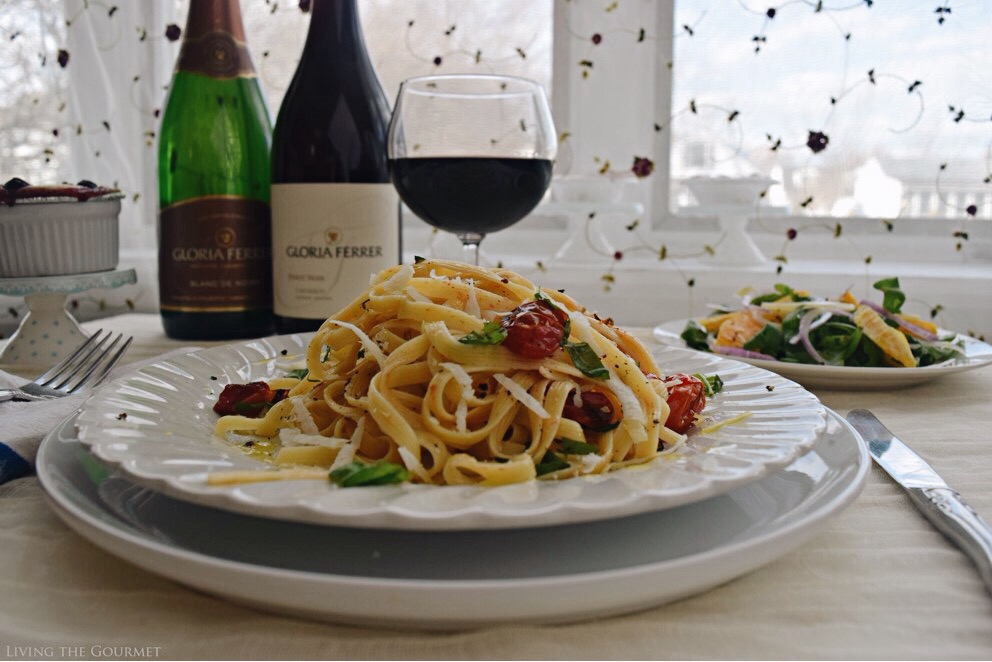 Living the Gourmet: Spring Linguine with Blistered Tomatoes & Basil | #GloriaFerrer #CleverGirls