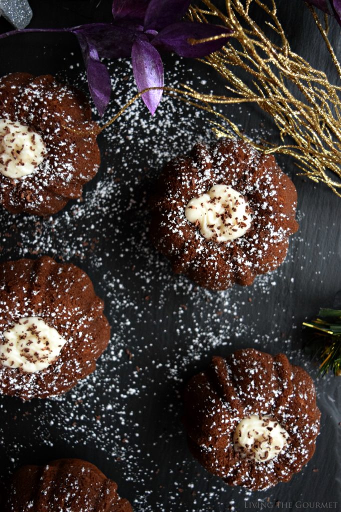 Living the Gourmet: Holiday Gingerbread Bundt | #BundtBakers