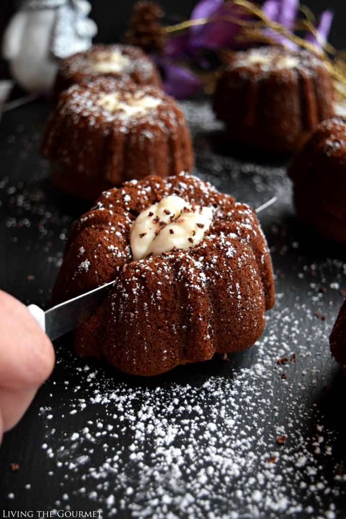 Living the Gourmet: Holiday Gingerbread Bundt | #BundtBakers