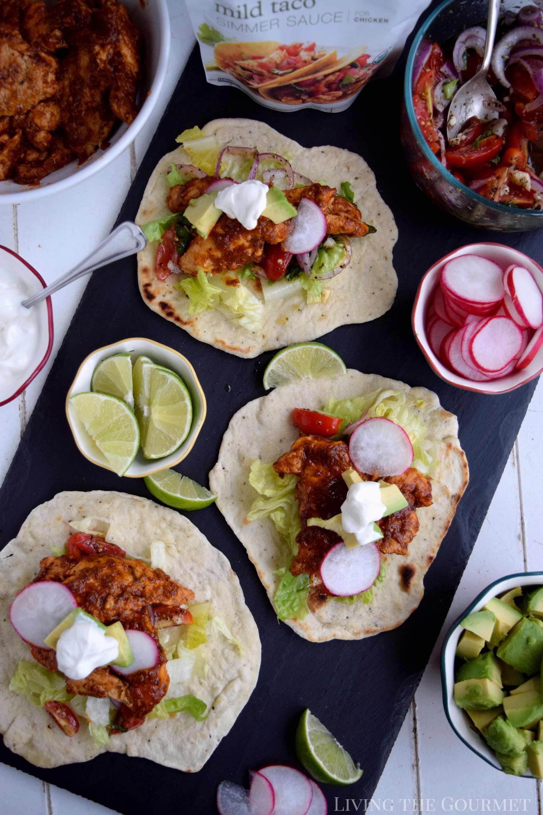 Living the Gourmet: Give your typical tacos a refresh with warm flatbreads, a fresh tomato salad and Smiply Organic Mild Taco Simmer Sauce - a chef-worthy, richly seasoned sauce made with organic ingredients! #ad