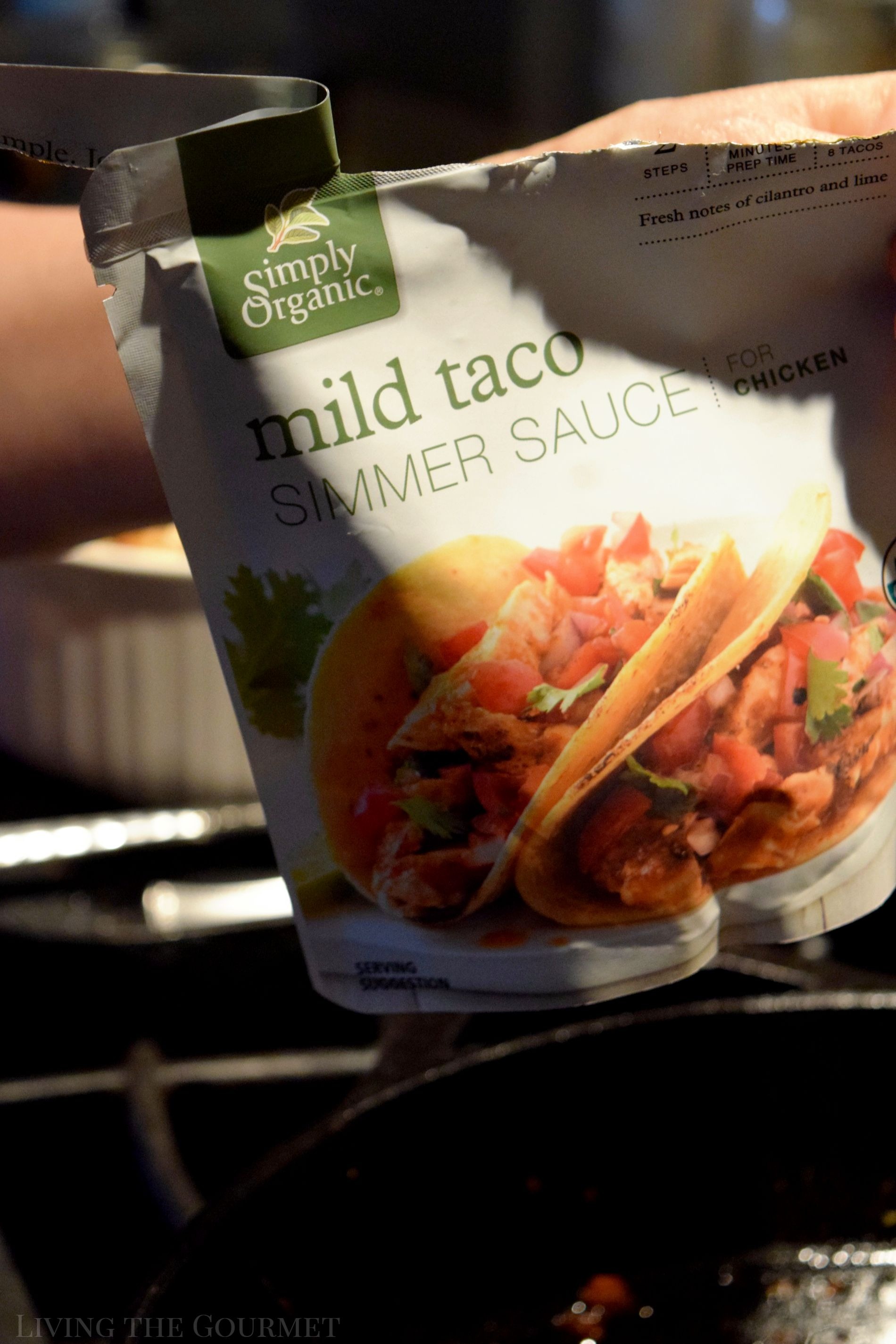 Living the Gourmet: Give your typical tacos a refresh with warm flatbreads, a fresh tomato salad and Smiply Organic Mild Taco Simmer Sauce - a chef-worthy, richly seasoned sauce made with organic ingredients! #ad
