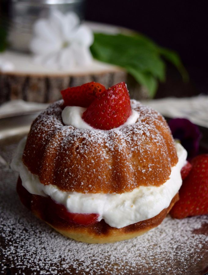 Living the Gourmet: Enjoy the final moments of summer with these Strawberries and Cream Naked Bundt Cakes. Fresh cream and sliced strawberries are layered between a moist, vanilla strawberry cake. #BundtBakers
