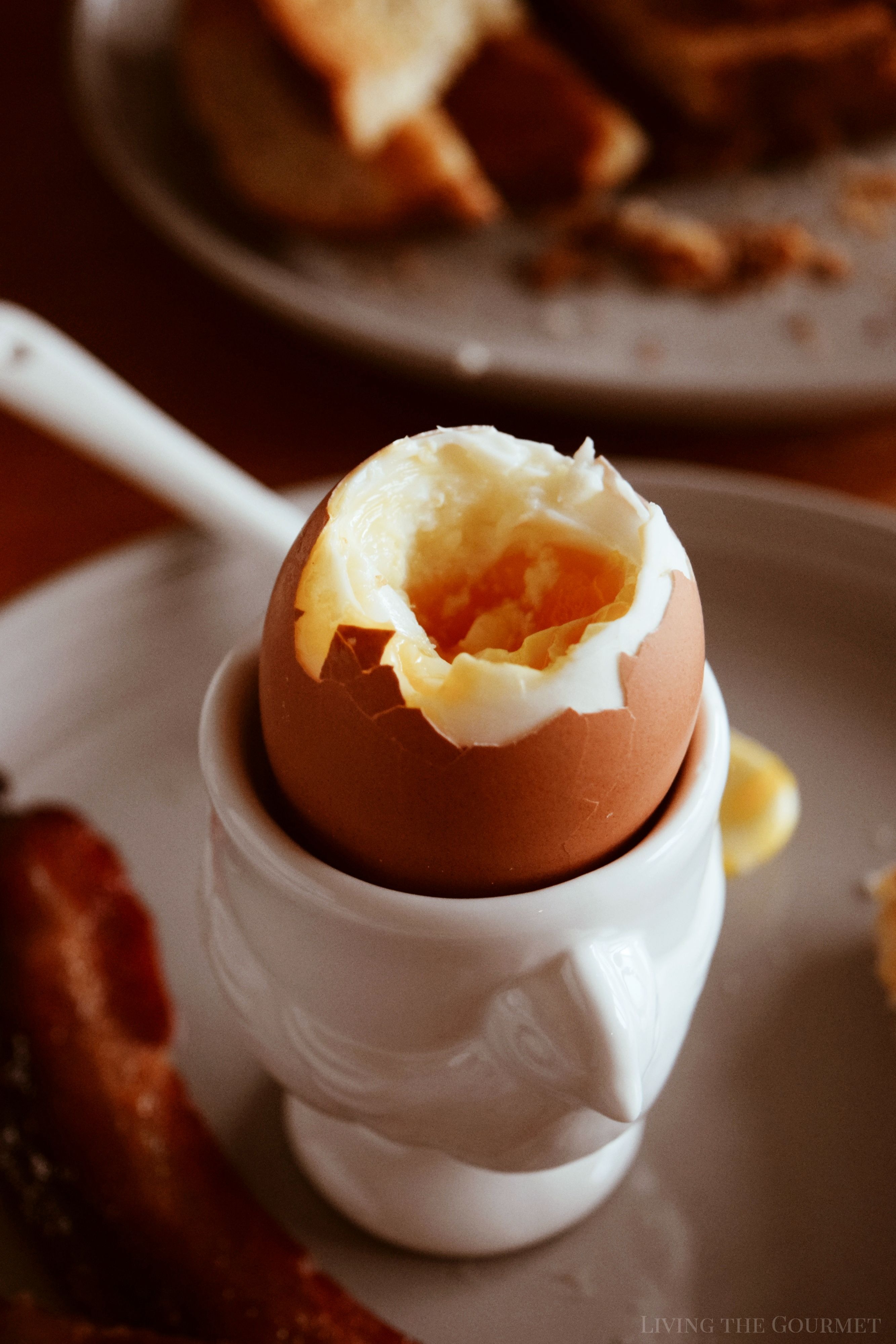 https://livingthegourmet.com/wp-content/uploads/2019/01/Soft_Boiled_Eggs_4.jpg