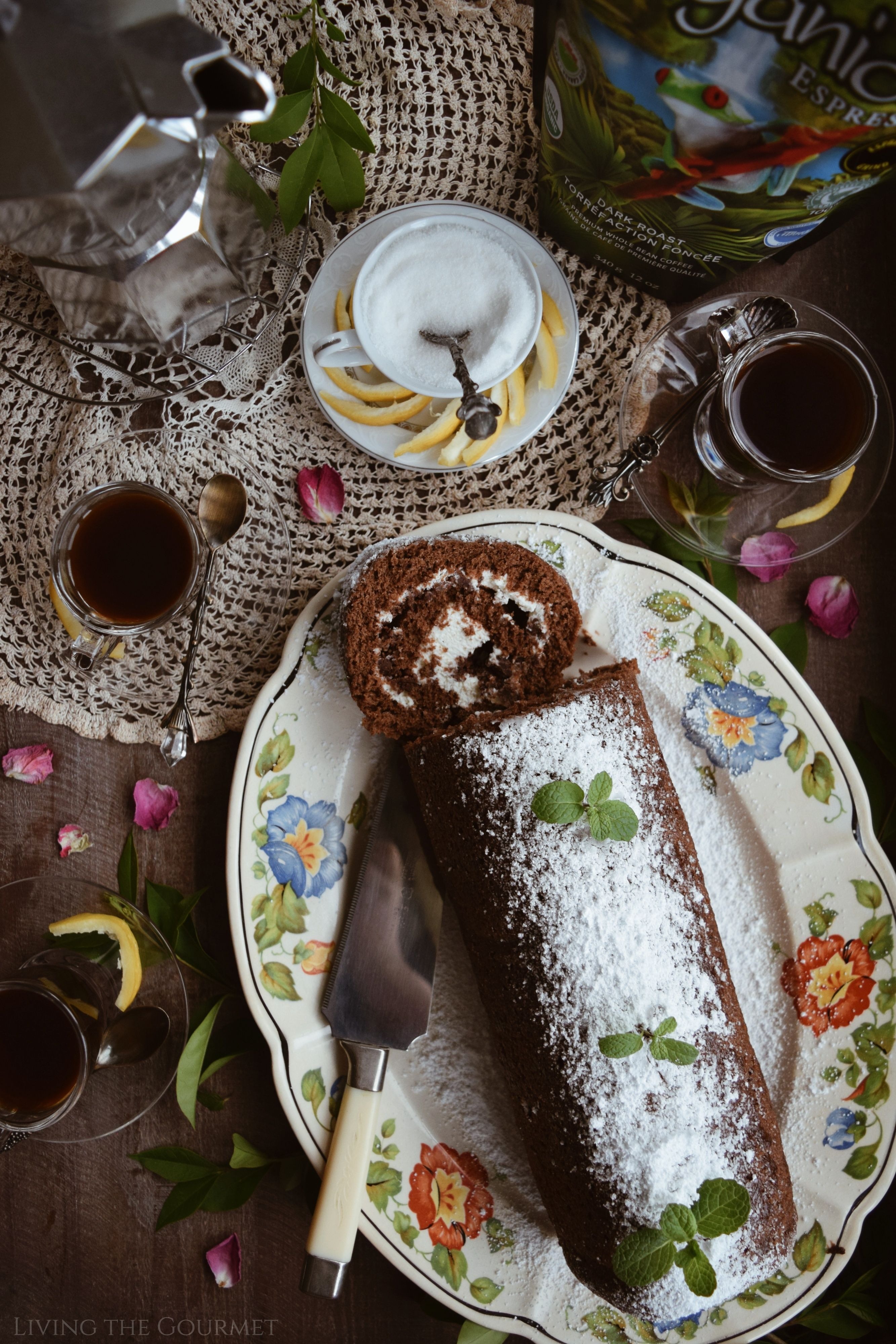 https://livingthegourmet.com/wp-content/uploads/2019/05/Espresso_Roll_Cake_13.jpg