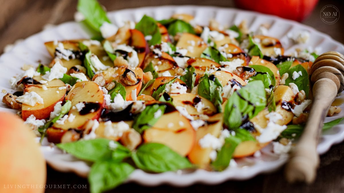 Peach salad with Honey and Balsamic Glaze