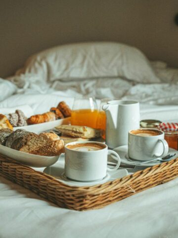 How to Prepare a Cozy Breakfast in Bed