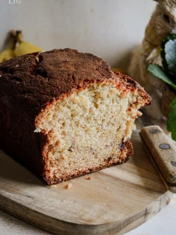 Simple Banana Bread (Easy Recipe with Video)