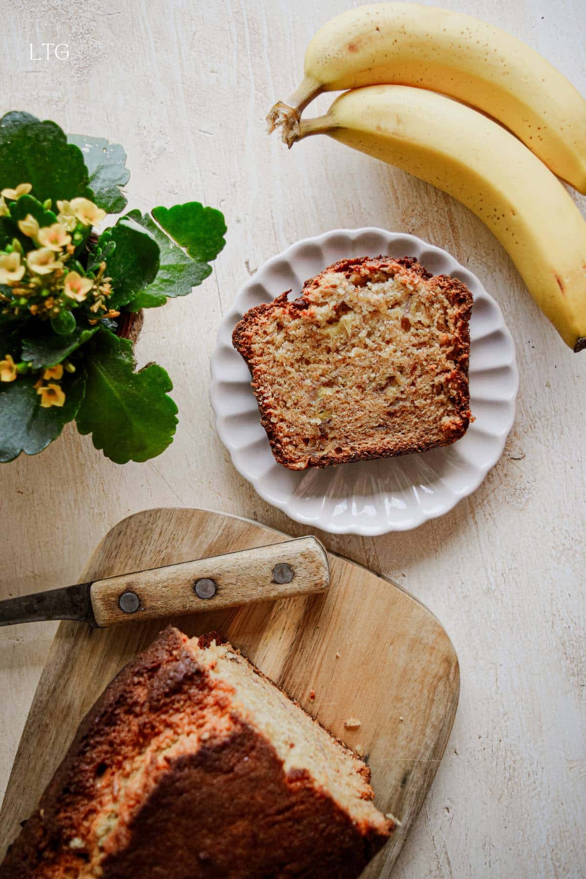 Simple Banana Bread (Easy Recipe with Video)