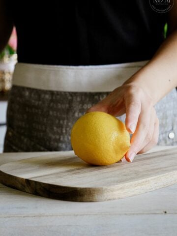 Lemon Zest vs Lemon Peel: What’s the Difference?