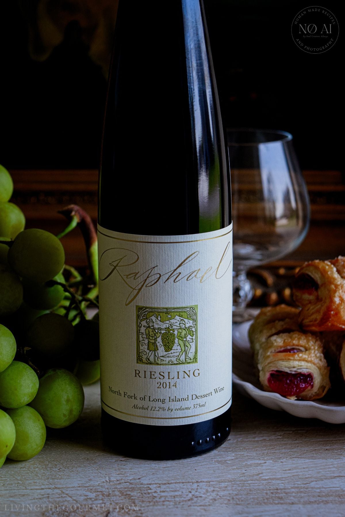 Raphael Riesling 2014 is a late-harvest Riesling